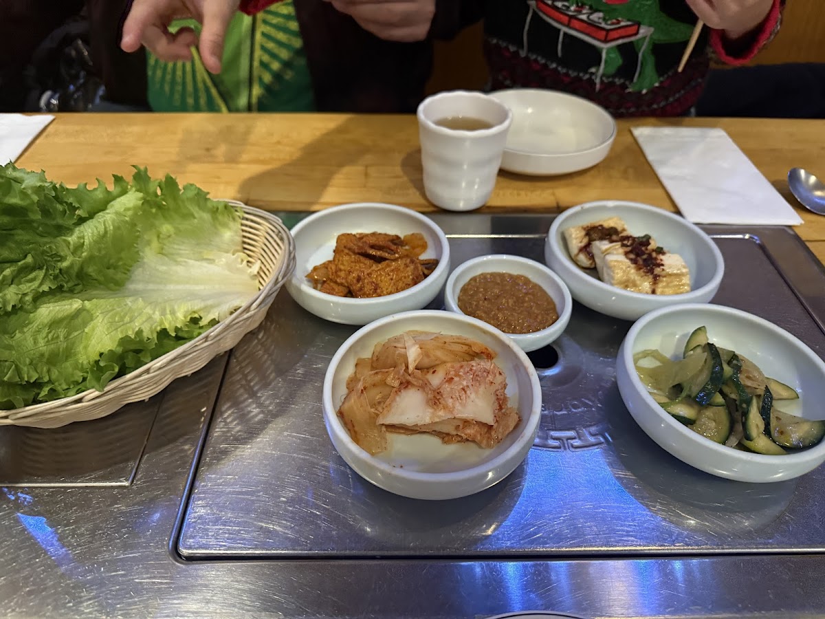 Deh Gee Koom Restaurant 돼지꿈 Photos 2
